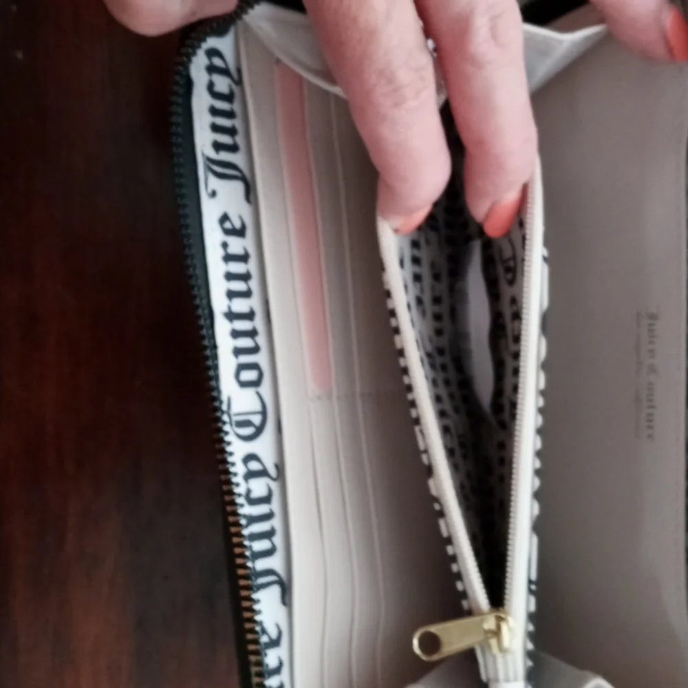 NWT Juicy Wallet - Picture 4 of 6